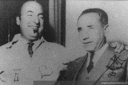 Pablo Neruda junto a Juan Guzmán Cruchaga