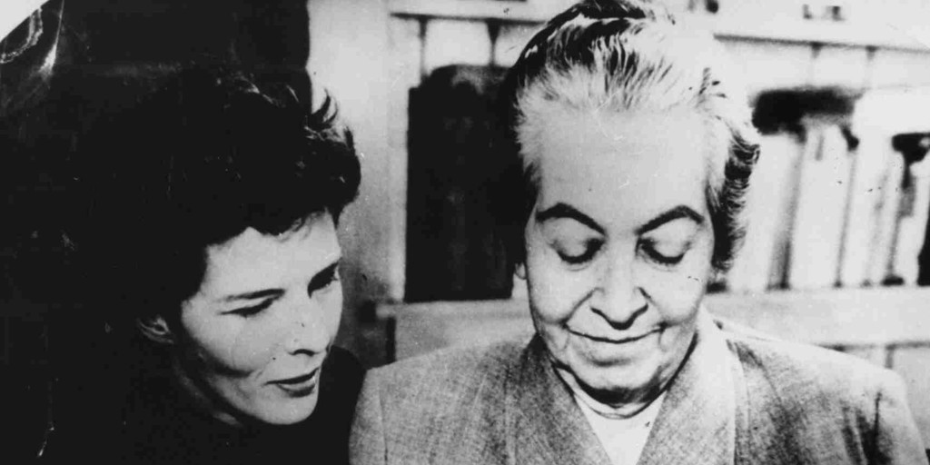 Gabriela Mistral junto a Doris Dana ca. 1946-1947