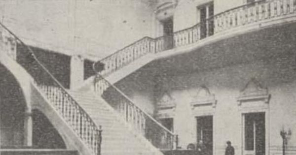 Hall y escalera central El Mercurio de Santiago, ca. 1918