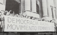 Pie de Foto: Democracia Ahora!. Movimiento Feminista Chile, 1983