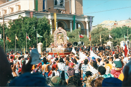 Fiesta de la Virgen de Andacollo, iglesia y fieles, diciembre, 1996