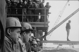 Trabajadores en Planta Siderúrgica de Huachipato, Compañía de Acero del Pacífico, hacia 1960