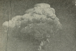 El volcán Villarrica durante la violenta fase explosiva del 1 de enero de 1949