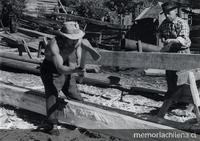 Trabajadores en astillero del Maule, 1950