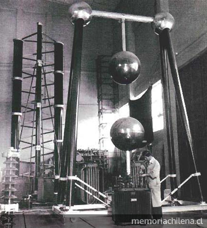 Laboratorio de electricidad, Escuela de Ingenierí­a, Facultad de Ciencias Físicas y Matemáticas, 1977