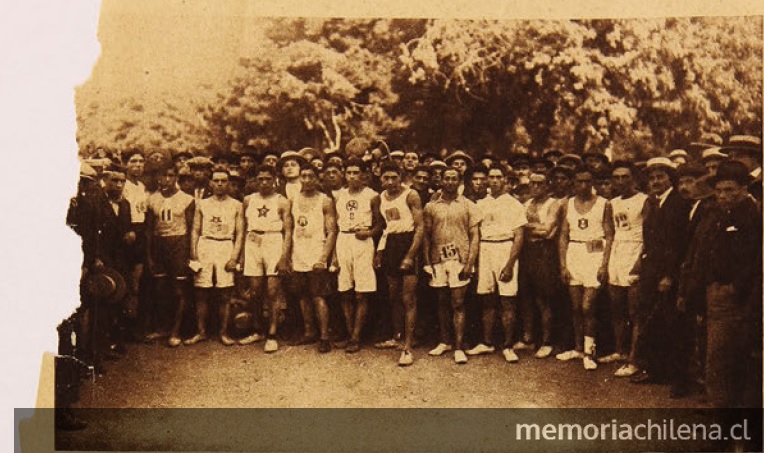 Partida de la carrera de las 10 millas en el Parque Cousiño, marzo de 1923.