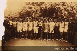 Partida de la carrera de las 10 millas en el Parque Cousiño, marzo de 1923.