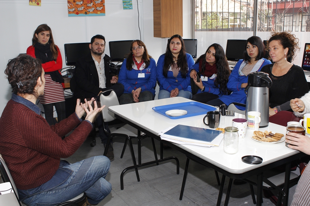 María José Ferrada, editora de Chile para Niños, presentó la plataforma a los profesores.