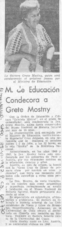 M. de Educación condecora a Grete Mostny.