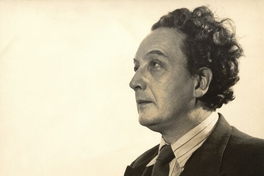 Retrato de costado de Tótila Albert, hacia 1945