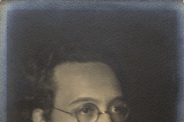 Tótila Albert joven con anteojos, hacia 1920