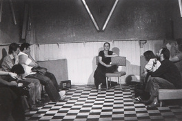 Diamela Eltit lee un fragmento de Lumpérica en un prostíbulo en Santiago. Video-performance Zonas de dolor I, 1979