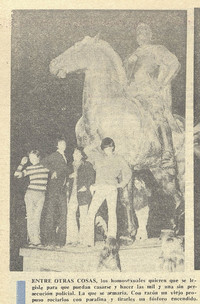 Participantes de la protesta homosexual realizada el 22 de abril de 1973 en Plaza de Armas