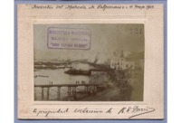 [Vista del malecón de Valparaíso, del incendio del 12 de mayo de 1903, se divisan humaredas y el muelle] [fotografía].