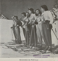 Mujeres esquiando en Portillo