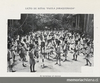Pie de Foto: Liceo de Niñas Nº 4 "Paula Jaraquemada. Recreo de alumnas, c. 1927