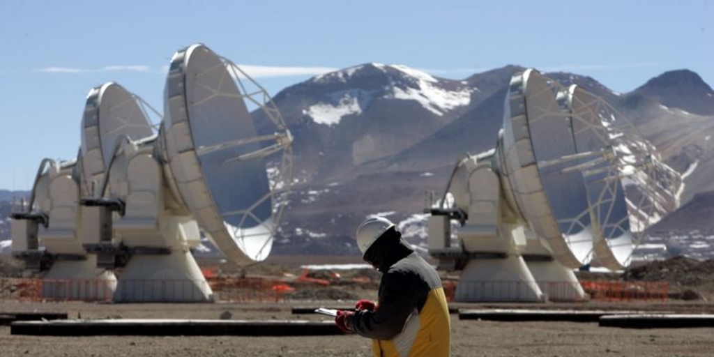 Trabajando en la instalación de antenas ALMA a 5.000 metros de altura.