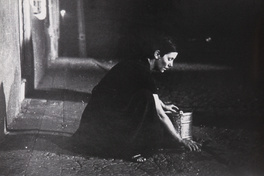 Diamela Eltit en la performance Zonas de dolor I, 1980