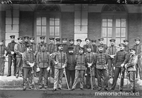 Pie de foto: Retrato de un grupo de soldados de la primera artillería. 1904.