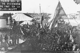Concentración de obreros en la plaza Montt de Iquique, 21 de diciembre de 1907