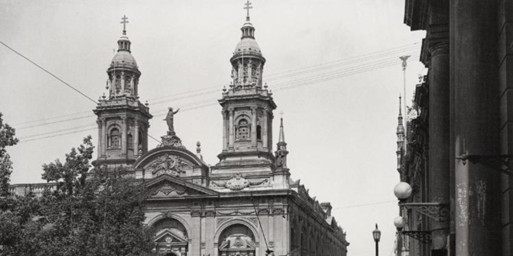 Tranvía en la catedral de Santiago, 1926