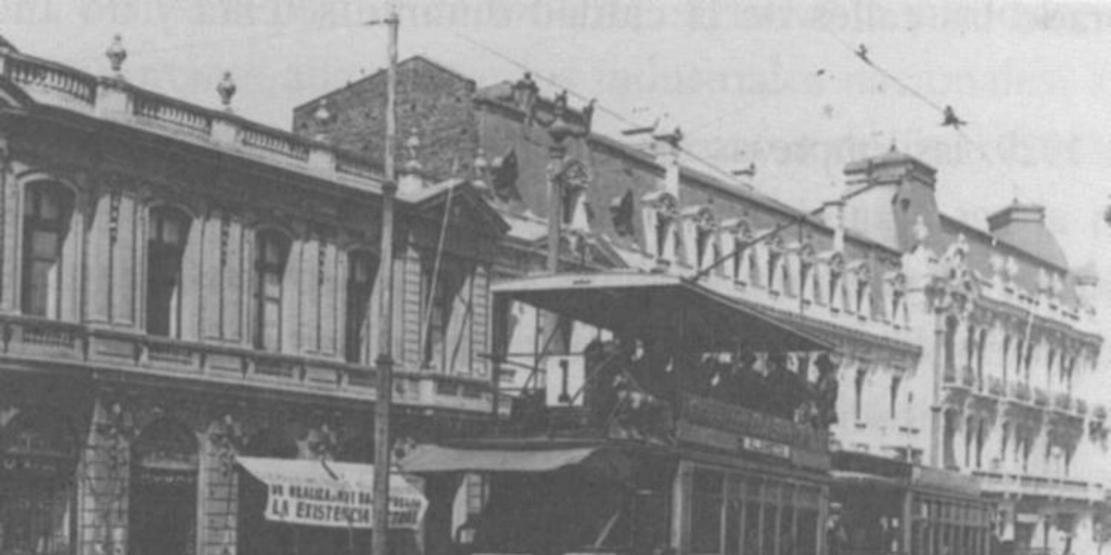 Tranvía eléctrico frente a la calle San Ignacio, 1921