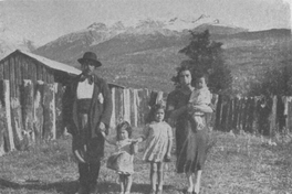 El colono Aillapán y su familia, hacia 1925