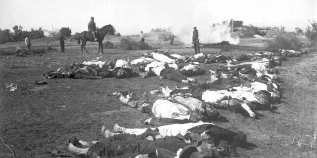 Cadáveres apilados para su cremación tras la Batalla de Placilla : 28 de agosto de 1891