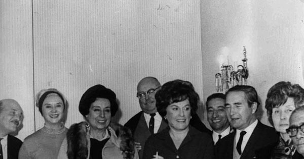Juvencio Valle junto a Matilde Ladrón de Guevara