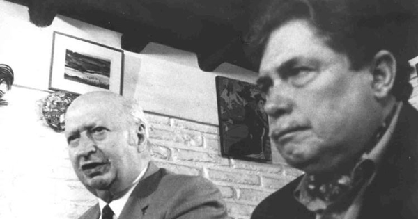 Volodia Teitelboim junto al escritor Poli Délano, 1997