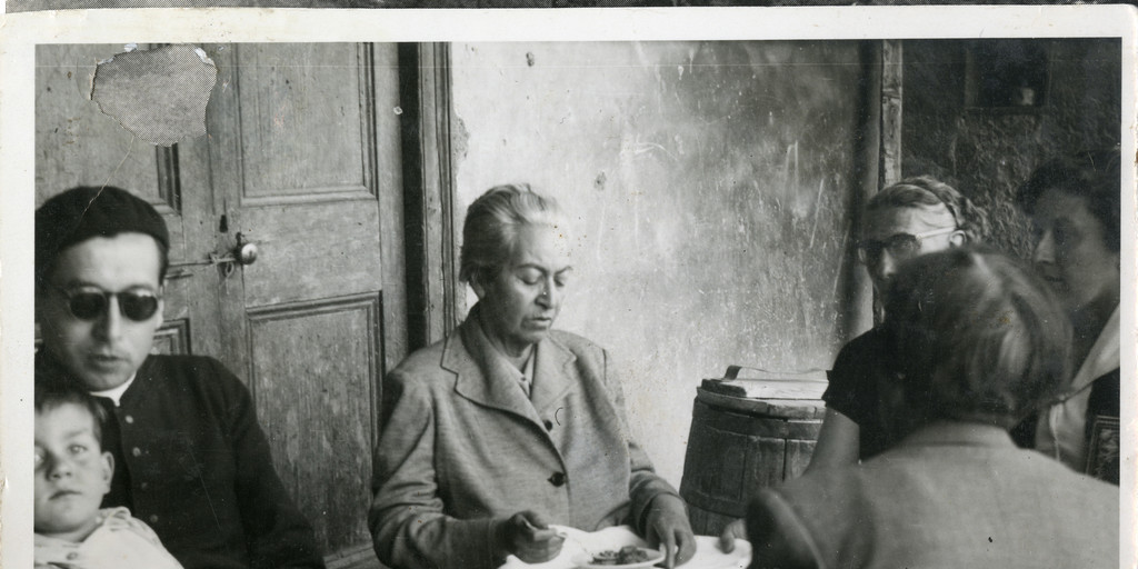 Gabriela Mistral en 1954, en su última visita a Chile