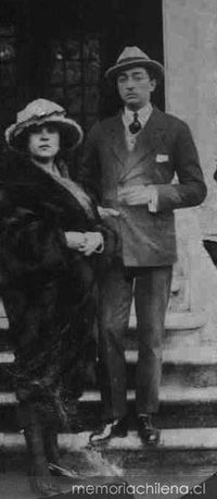 Joaquín Edwards Bello junto a su esposa, 1940