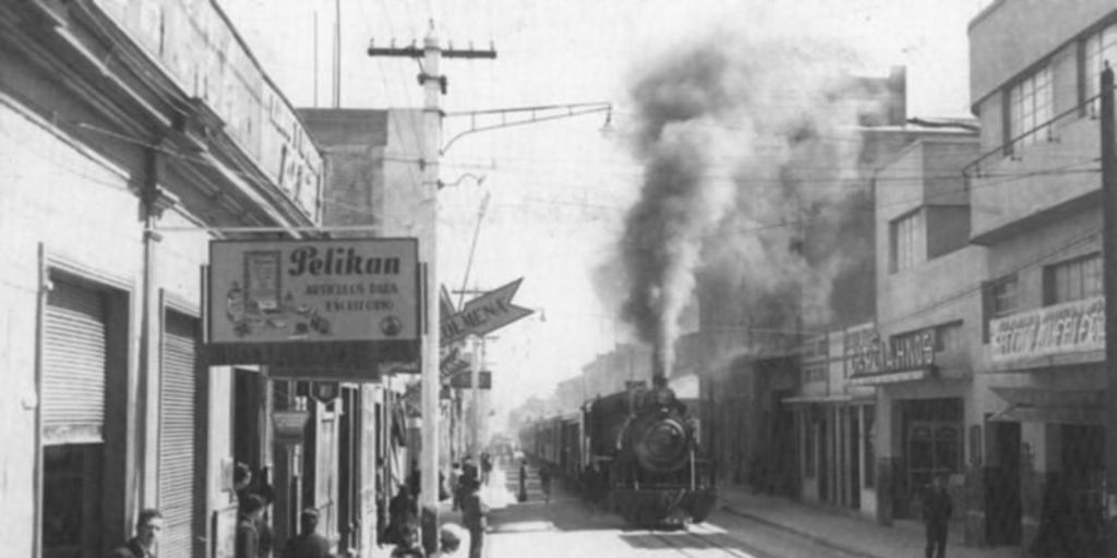 Calle Aldunate de Coquimbo, vía férrea que unía el puerto con la estación empalme, ca. 1950