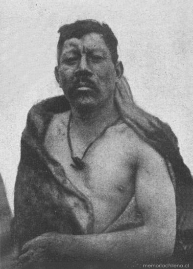 Hombre kawéskar, hacia 1920
