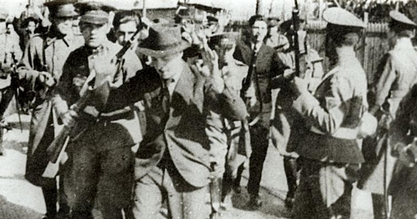Masacre del Seguro Obrero, 5 de Septiembre de 1938, nazis escoltados por policías