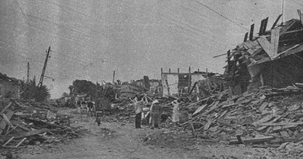 Casas en ruinas en Chillán, 1939