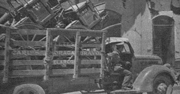 Camión con cocinas de campaña para los damnificados de San Carlos, 1939