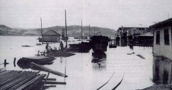Puerto de Castro tras el maremoto de 1960