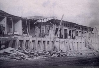 Edificio del centro de Castro tras el terremoto de 1960