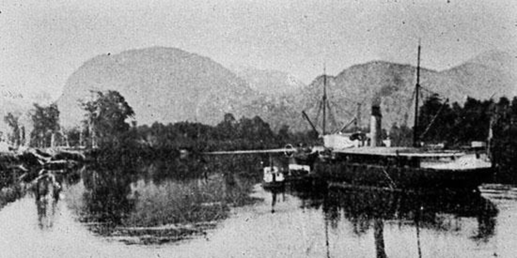 El vapor Lircay fondeado en Puerto Aysén, 1914