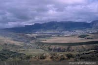Vista de Coyhaique desde mirador, Aysén, 2001