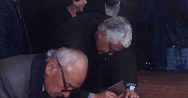 Miguel Arteche en la Sala Ercilla de la Biblioteca Nacional, 2000