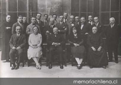 José Toribio Medina con el personal superior del Archivo General de Indias e investigadores de diversos países americanos, Sevilla, 10 de octubre de 1928