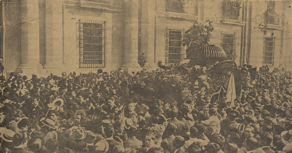 El funeral de José Domingo Gómez Rojas pasando frente a La Moneda, 1920