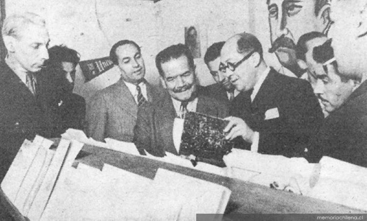 Alberto Romero junto al presidente Pedro Aguirre Cerda, en la Feria del Libro de 1939