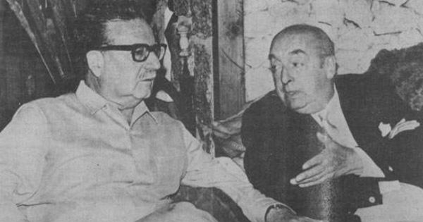 Pablo Neruda junto al presidente Salvador Allende, en el último cumpleaños del poeta, 1973