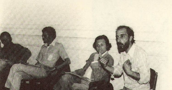 De izquierda a derecha: Alberto Pérez, Fernando Balcells, Francisco Brugnoli y Raúl Zurita, en la Galería de Arte Centro Imagen, 1979