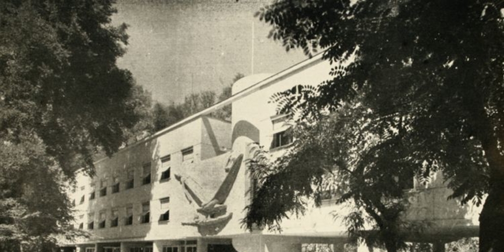 Fachada del Hogar Modelo Pedro Aguirre Cerda, Parque Cousiño, 1942