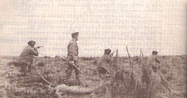 Julius Popper dirigiendo un ataque contra indígenas Selknam en la llanura de San Sebastián, Tierra del Fuego, 1886