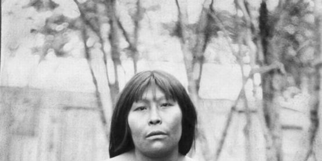 Mujer selk'nam, hacia 1920